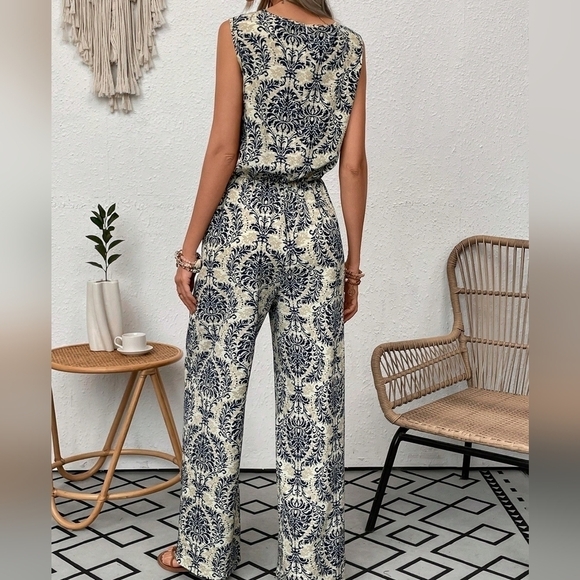 Sleeveless Elastic Waist Jumpsuit - Picture 4 of 5